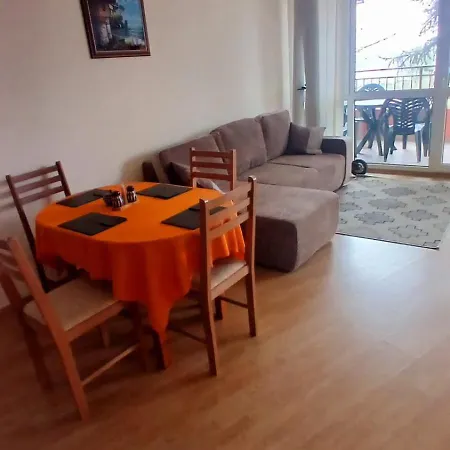 Riviera Apartmán *